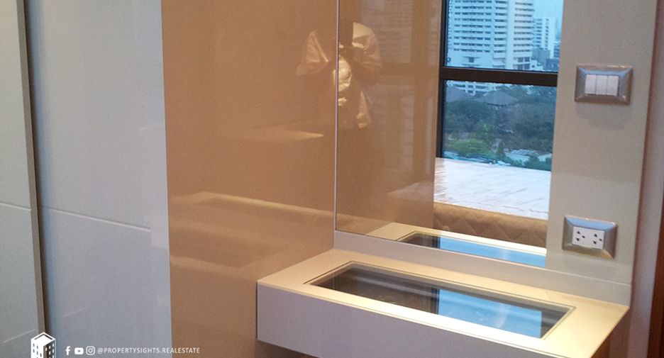 For rent 2 bedrooms condo in Khlong Toei, Bangkok