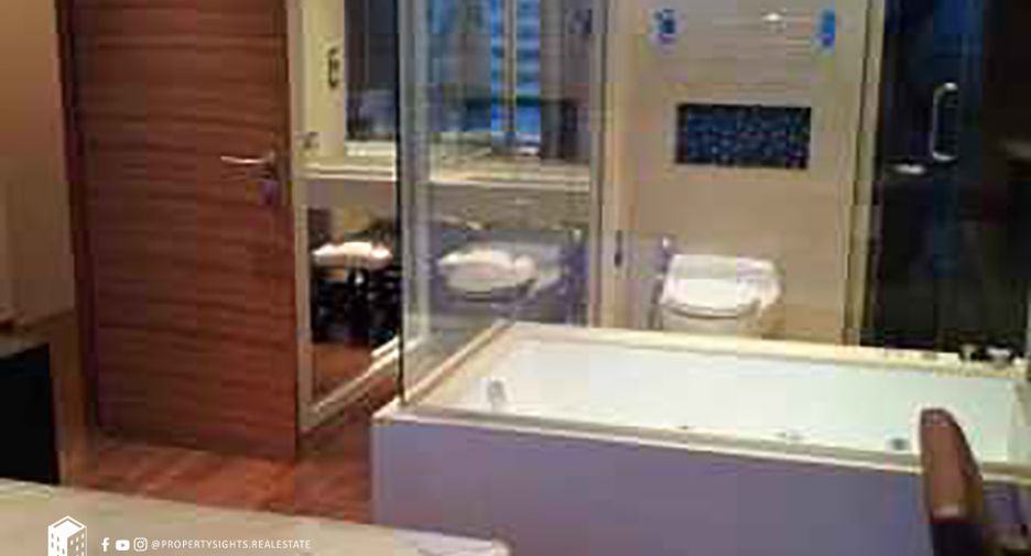 For rent 2 bedrooms condo in Khlong Toei, Bangkok