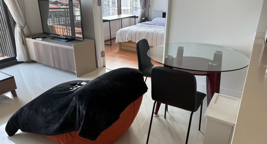 For rent 1 bed condo in Khlong Toei, Bangkok