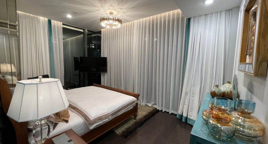 For sale 3 bedrooms condo in Khlong Toei, Bangkok
