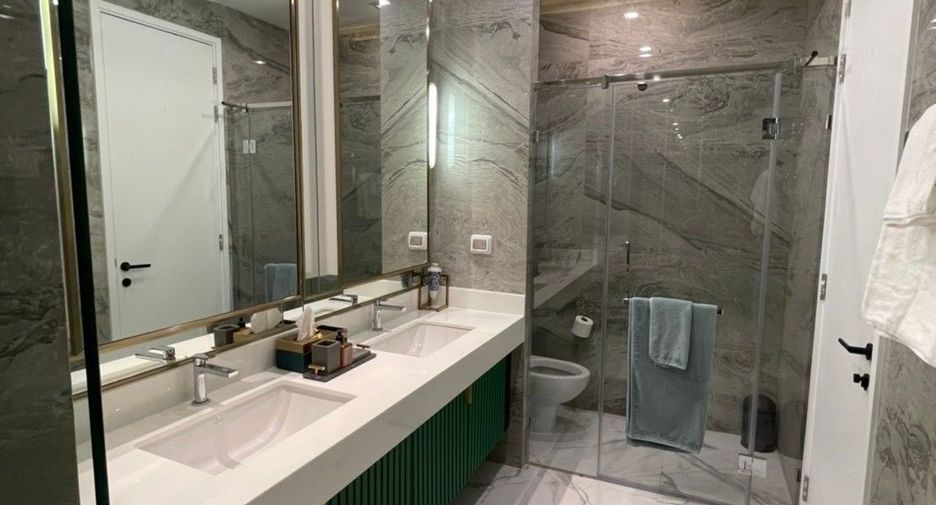 For sale 3 bedrooms condo in Khlong Toei, Bangkok