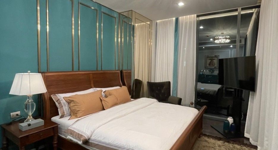For sale 3 bedrooms condo in Khlong Toei, Bangkok