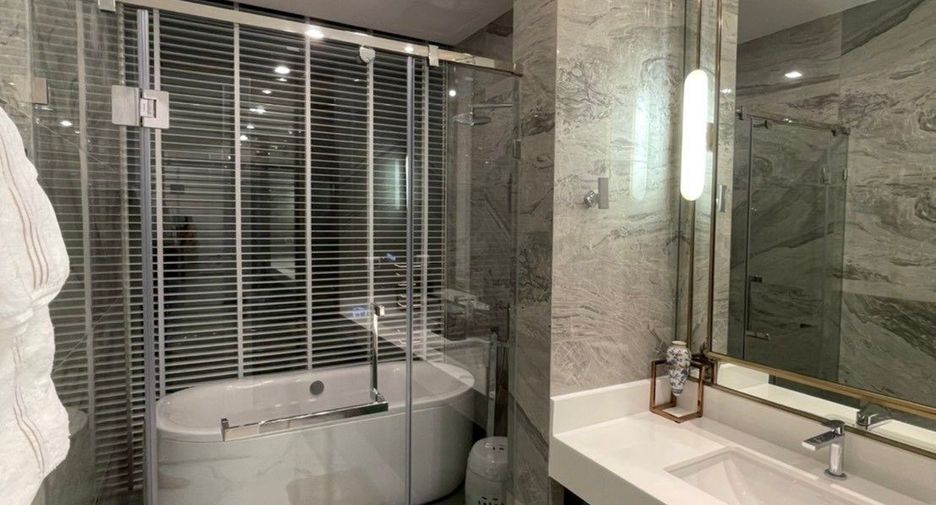 For sale 3 bedrooms condo in Khlong Toei, Bangkok