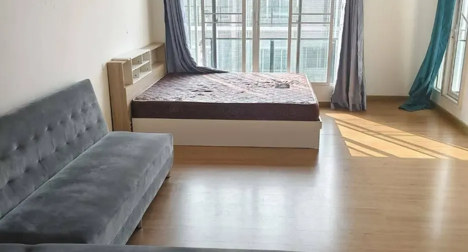 For rent 3 bedrooms townhouse in Suan Luang, Bangkok
