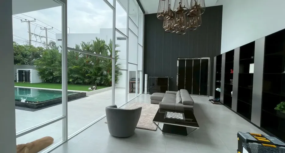 For rent and for sale 5 bedrooms villa in Bang Lamung, Chonburi
