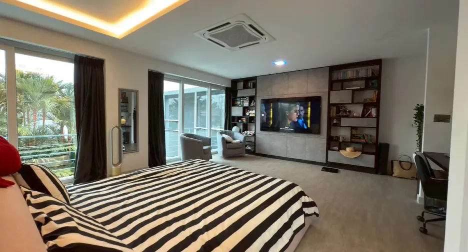 For rent and for sale 5 bedrooms villa in Bang Lamung, Chonburi