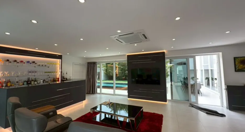For rent and for sale 5 bedrooms villa in Bang Lamung, Chonburi