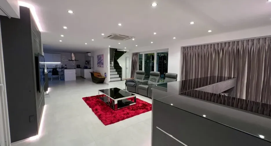 For rent and for sale 5 bedrooms villa in Bang Lamung, Chonburi