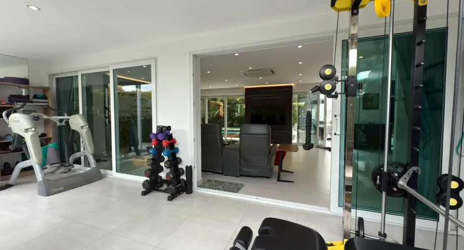 For rent and for sale 5 bedrooms villa in Bang Lamung, Chonburi