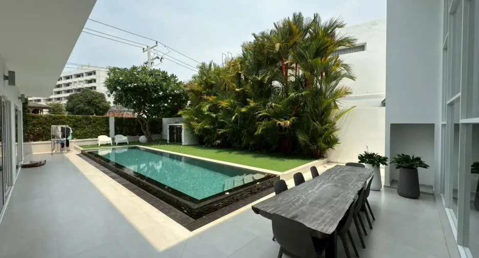 For rent and for sale 5 bedrooms villa in Bang Lamung, Chonburi
