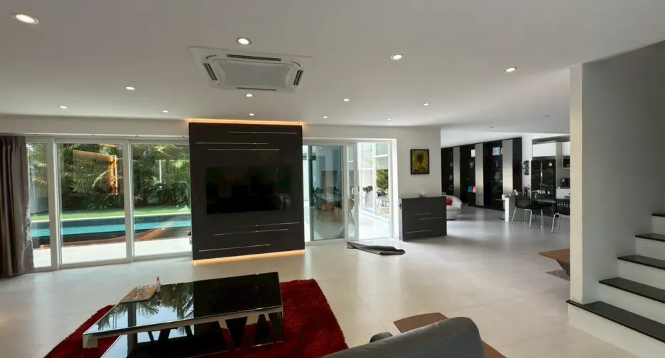 For rent and for sale 5 bedrooms villa in Bang Lamung, Chonburi