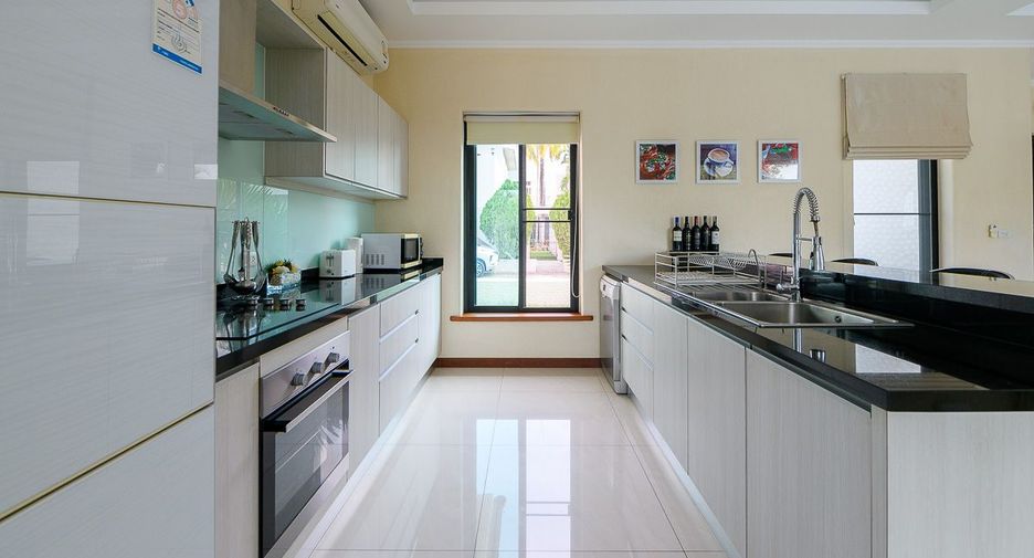For rent 4 bedrooms house in Bang Lamung, Chonburi