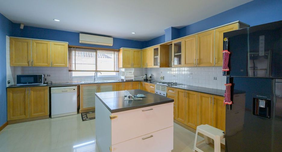 For rent 4 bedrooms house in Bang Lamung, Chonburi