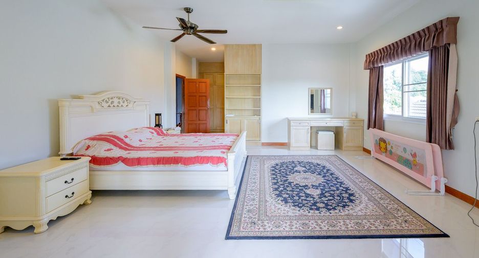 Casa en venta de 5 habitaciones en Bang Lamung, Chonburi