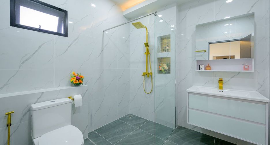 Haus zum Kauf mit 4 Zimmer in Bang Lamung, Chonburi
