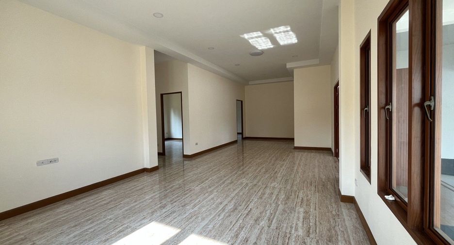 Casa en venta de 3 habitaciones en San Kamphaeng, Chiang Mai