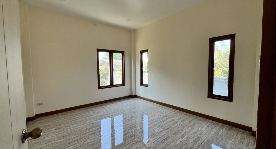 Casa en venta de 3 habitaciones en San Kamphaeng, Chiang Mai