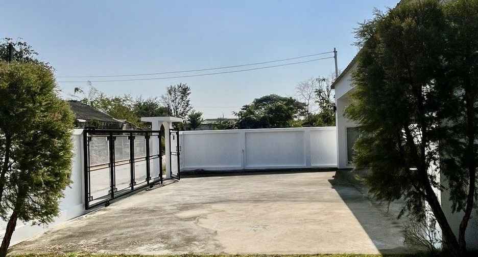 Casa en venta de 3 habitaciones en San Kamphaeng, Chiang Mai