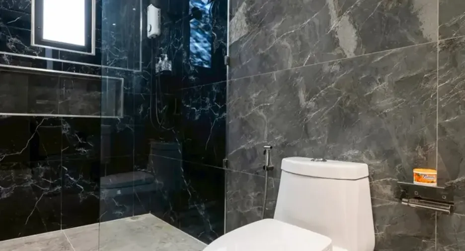 Casa en alquiler y en venta de 3 habitaciones en Bang Lamung, Chonburi