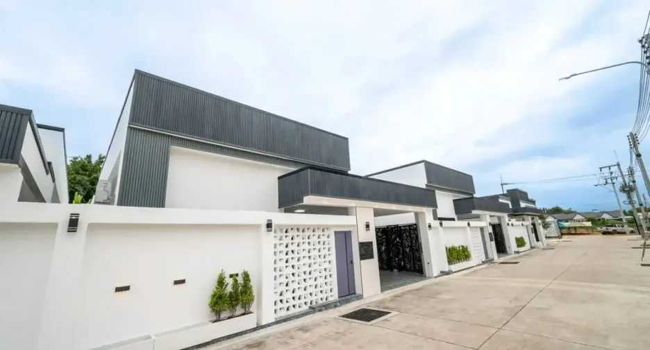 Casa en alquiler y en venta de 3 habitaciones en Bang Lamung, Chonburi