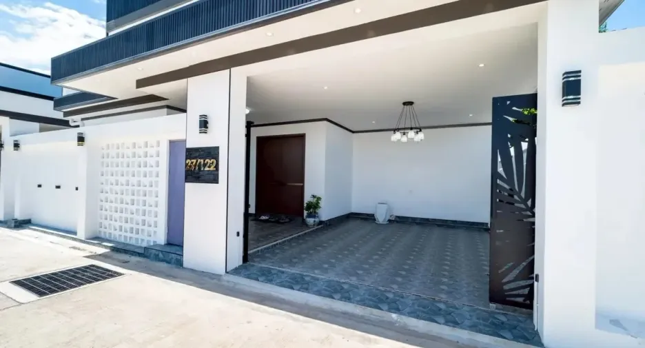 Casa en alquiler y en venta de 3 habitaciones en Bang Lamung, Chonburi