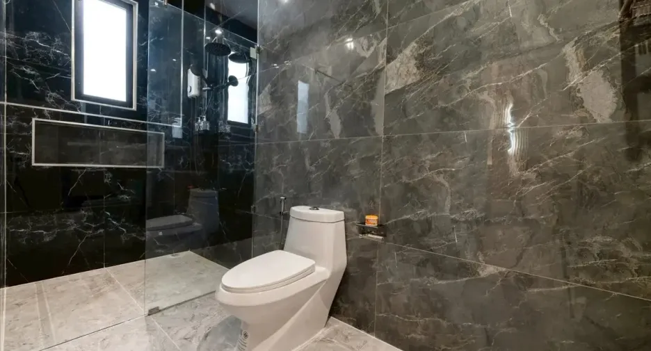 Casa en alquiler y en venta de 3 habitaciones en Bang Lamung, Chonburi