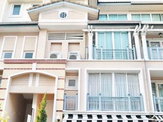 For rent and for sale 4 bedrooms townhouse in Lat Phrao, Bangkok