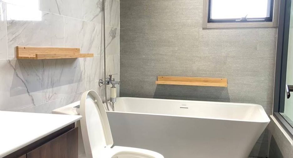 For rent 3 bedrooms apartment in Watthana, Bangkok