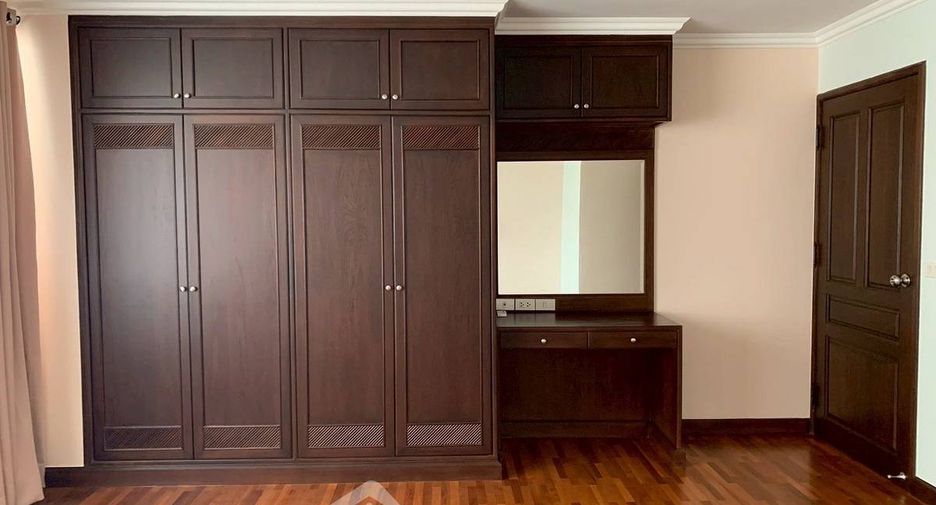 Wohnung zur Miete mit 3 Zimmer in Khlong Toei, Bangkok