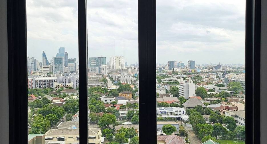 For rent 2 bedrooms condo in Phaya Thai, Bangkok