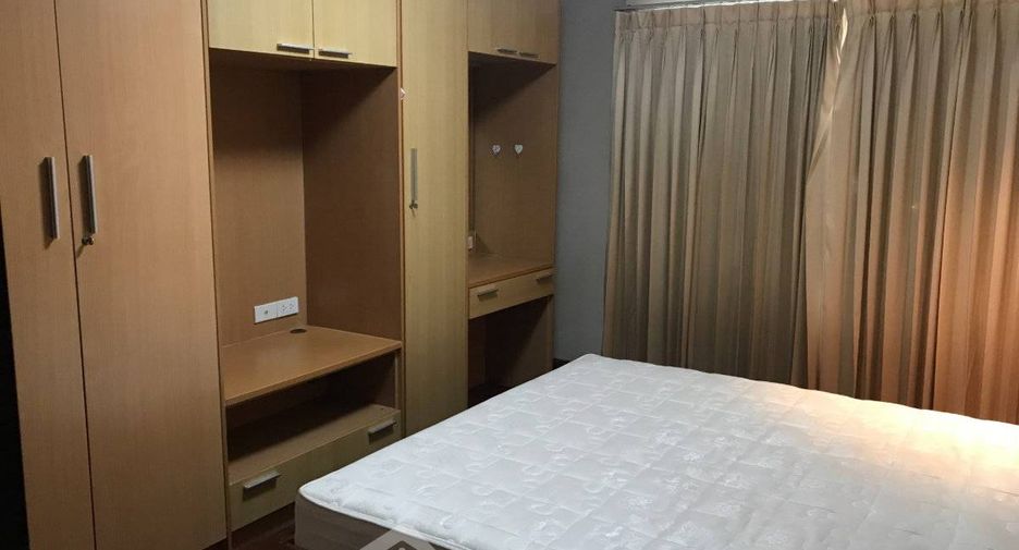 For rent 2 bedrooms condo in Pathum Wan, Bangkok