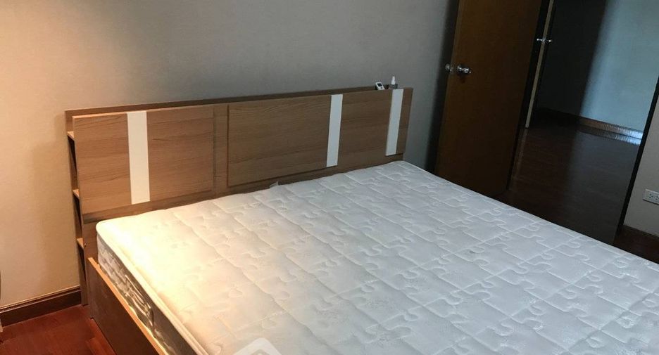 For rent 2 bedrooms condo in Pathum Wan, Bangkok