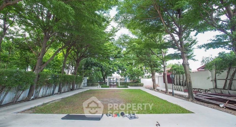 For rent 3 bedrooms condo in Bang Rak, Bangkok