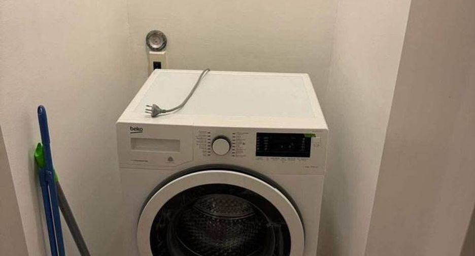 For rent 2 bedrooms condo in Khlong San, Bangkok