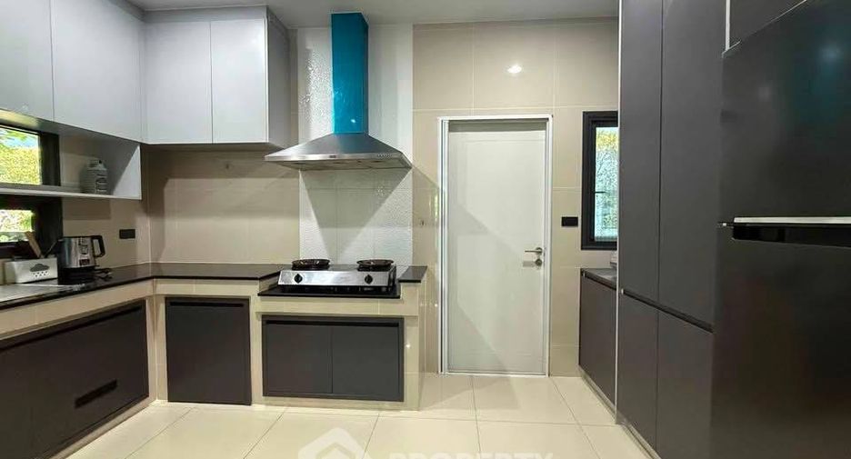 For rent 4 ベッドルーム house in Bang Kapi, Bangkok
