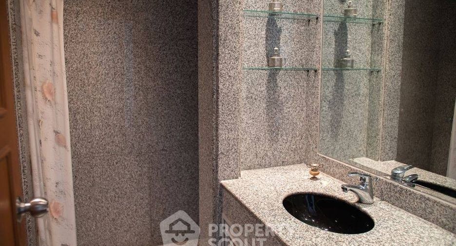 For rent 3 bedrooms condo in Phra Nakhon, Bangkok