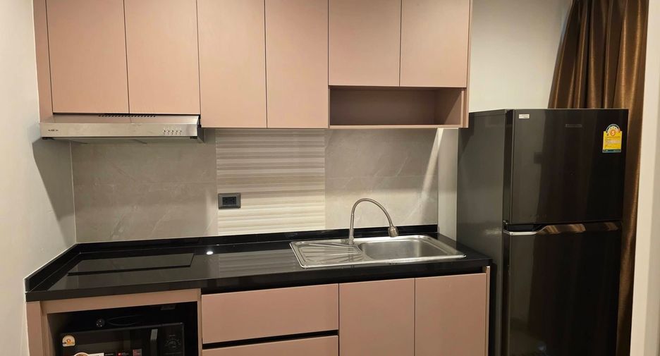 For rent 3 bedrooms condo in Huai Khwang, Bangkok