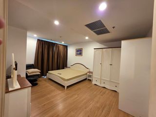 For rent 3 bedrooms condo in Huai Khwang, Bangkok