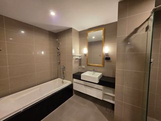 For rent 3 bedrooms condo in Huai Khwang, Bangkok