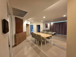 For rent 3 bedrooms condo in Huai Khwang, Bangkok