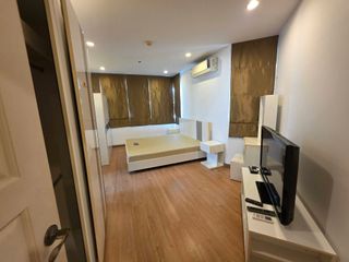 For rent 3 bedrooms condo in Huai Khwang, Bangkok