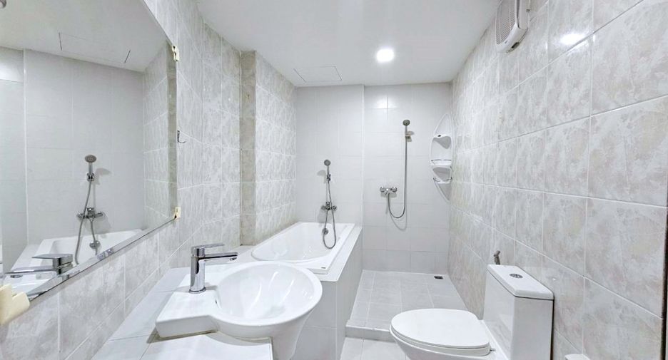 For rent 2 ベッドルーム condo in Watthana, Bangkok