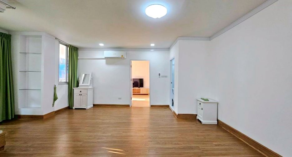 For rent 2 ベッドルーム condo in Watthana, Bangkok