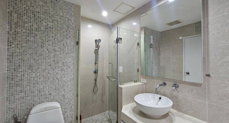 Condo en alquiler de 2 habitaciones en Khlong Toei, Bangkok
