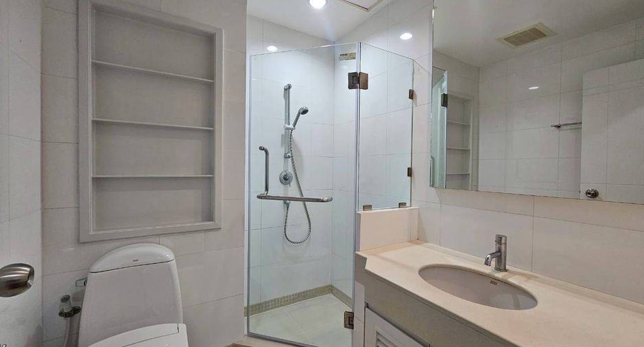 Condo en alquiler de 2 habitaciones en Khlong Toei, Bangkok