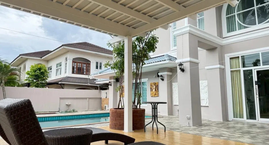 For sale and for rent 5 bedrooms house in Mueang Chiang Mai, Chiang Mai