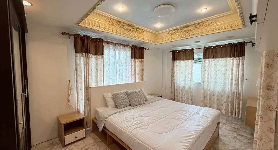 For sale and for rent 5 bedrooms house in Mueang Chiang Mai, Chiang Mai