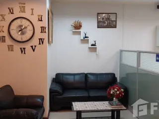 Oficina en venta y en alquiler en Watthana, Bangkok