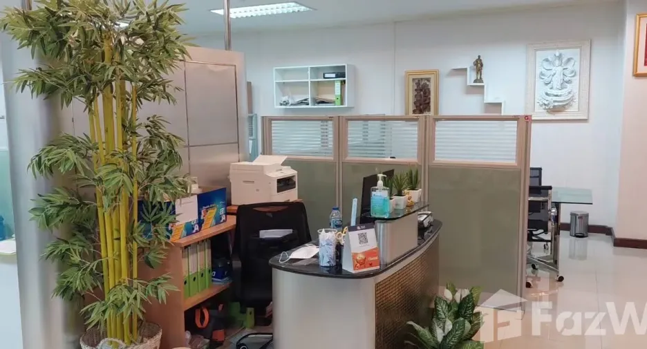 Oficina en venta y en alquiler en Watthana, Bangkok