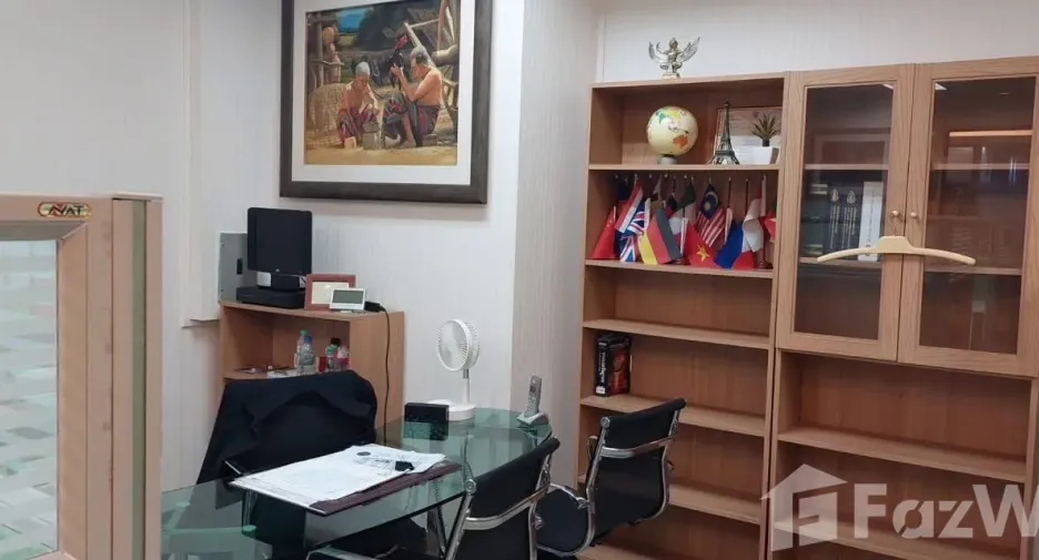 Oficina en venta y en alquiler en Watthana, Bangkok